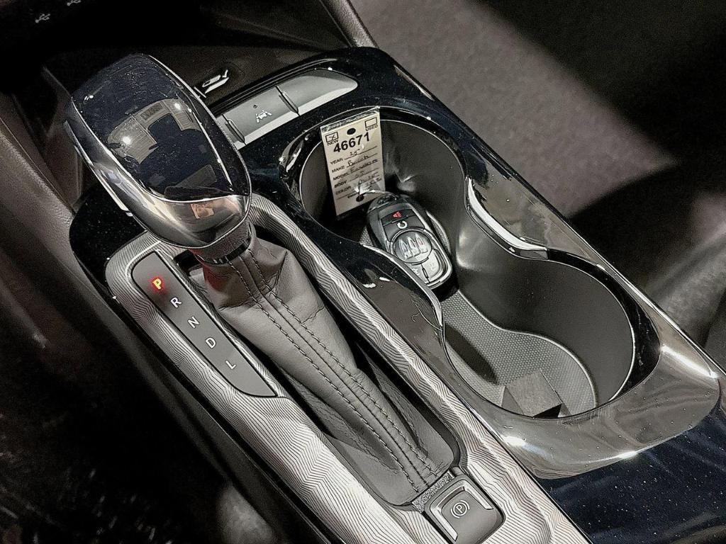 new 2025 Buick Envista car, priced at $30,070