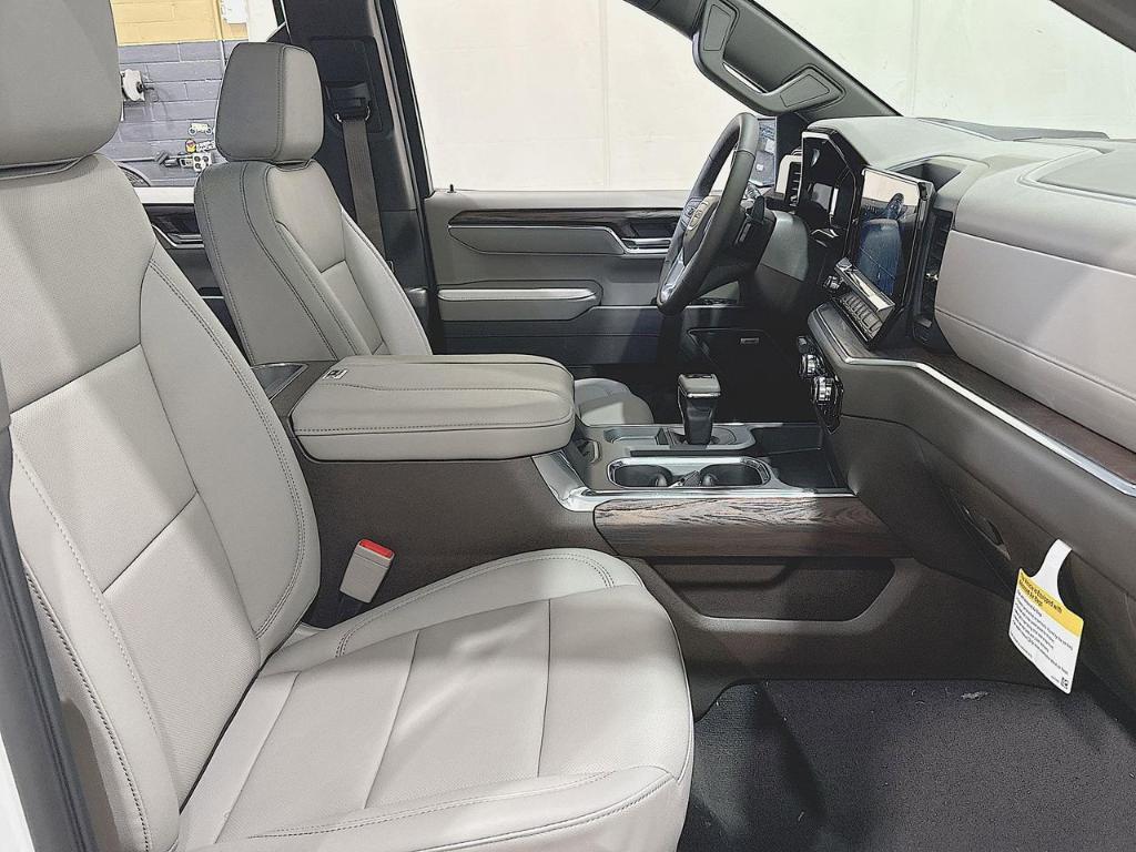 new 2025 GMC Sierra 1500 car, priced at $57,940