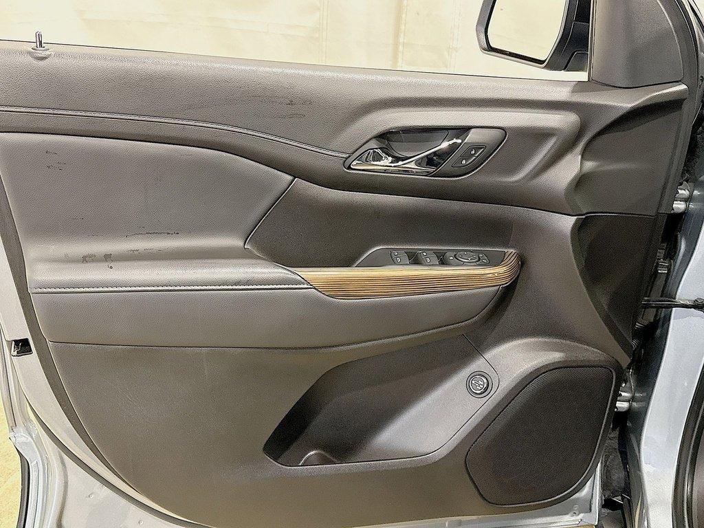 used 2023 GMC Acadia car, priced at $28,900