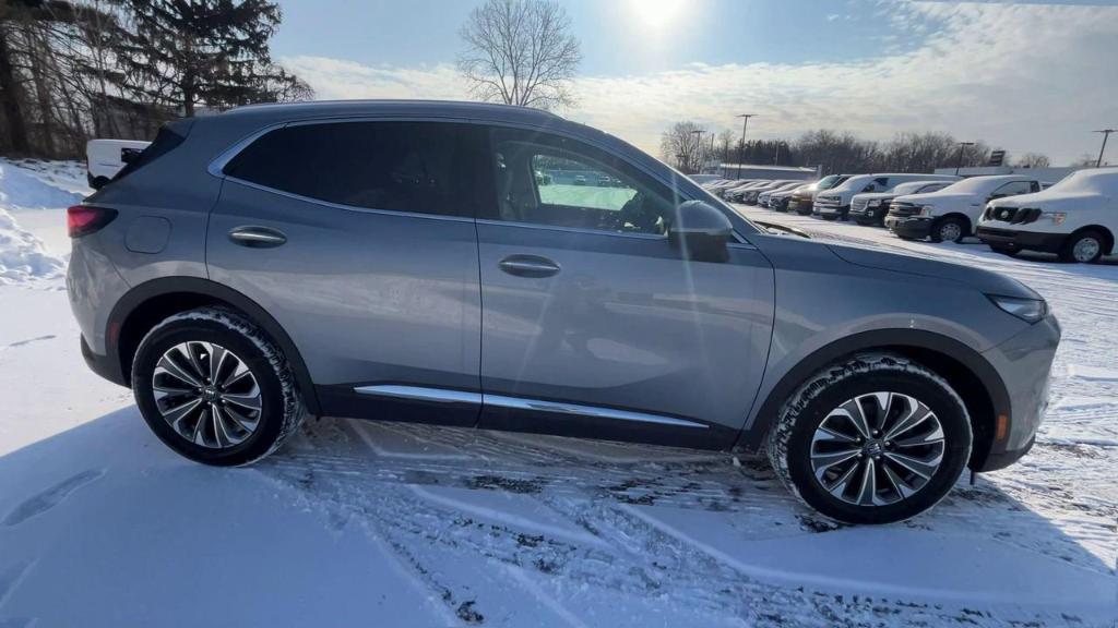 new 2025 Buick Envision car, priced at $39,998