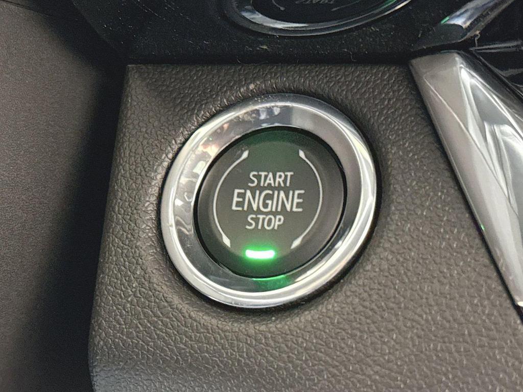 new 2025 Buick Envista car, priced at $30,856