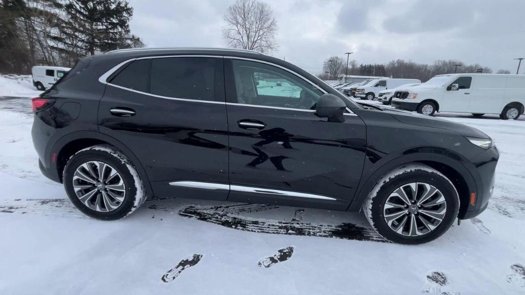 new 2025 Buick Envision car, priced at $39,998