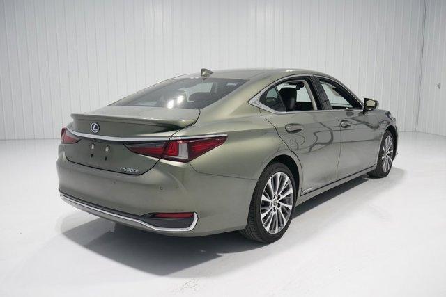used 2021 Lexus ES 300h car, priced at $32,000