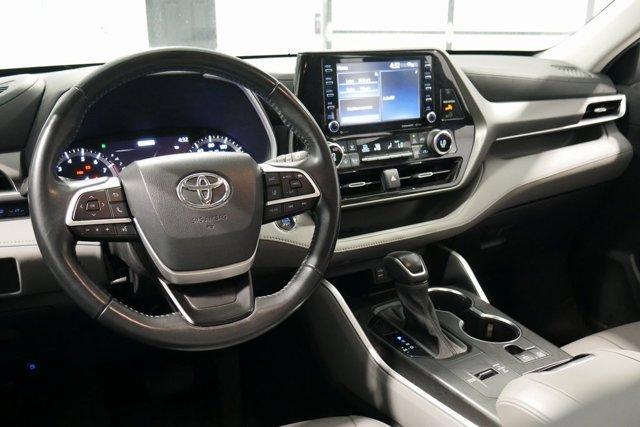 used 2022 Toyota Highlander car, priced at $32,000
