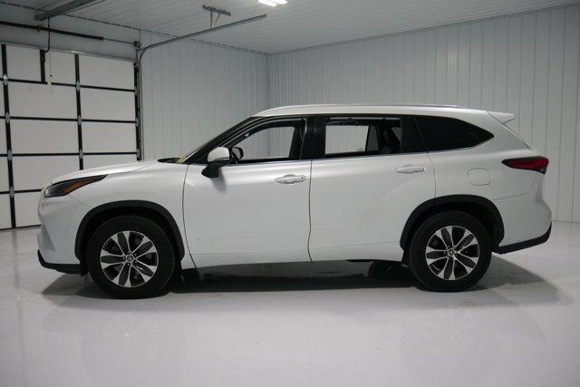 used 2022 Toyota Highlander car, priced at $32,000