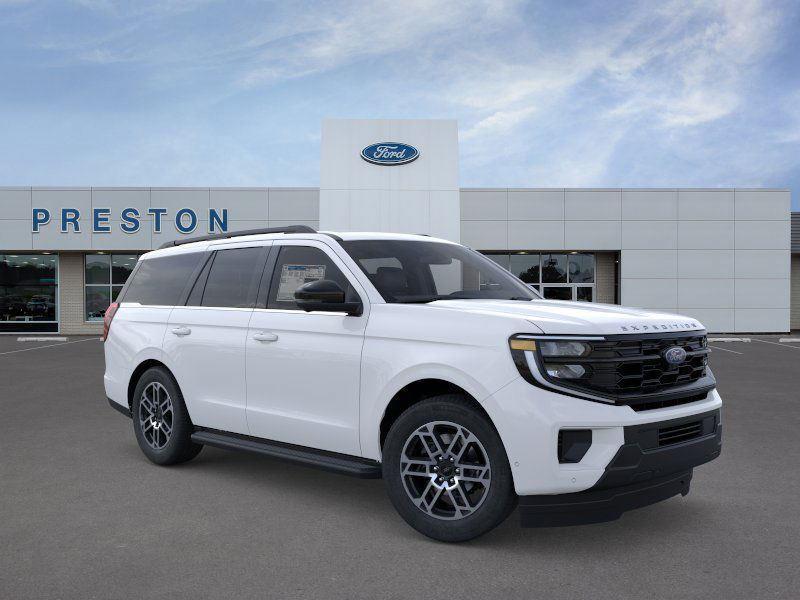 new 2025 Ford Expedition car, priced at $71,918