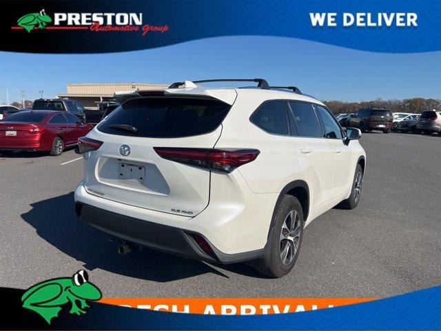 used 2020 Toyota Highlander car, priced at $28,354