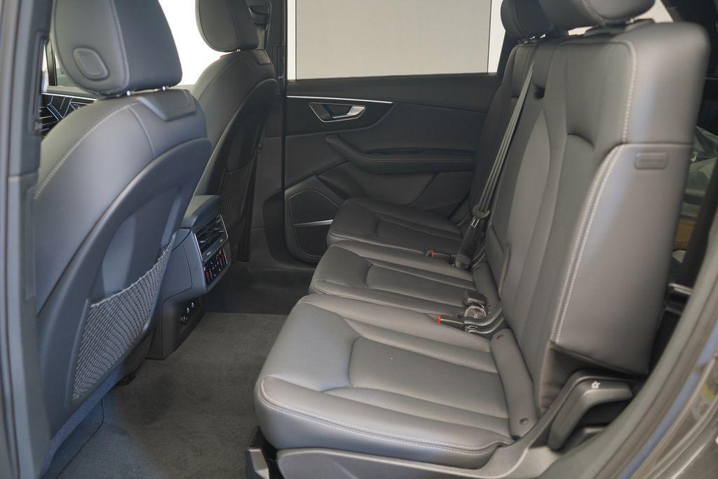 new 2025 Audi Q7 car, priced at $72,995