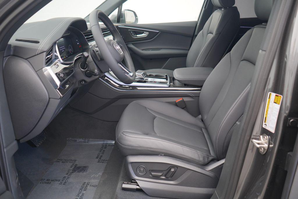 new 2025 Audi Q7 car, priced at $72,995