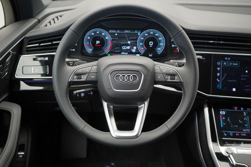 new 2025 Audi Q7 car, priced at $72,995