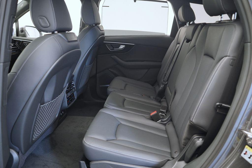 new 2025 Audi Q7 car, priced at $72,995
