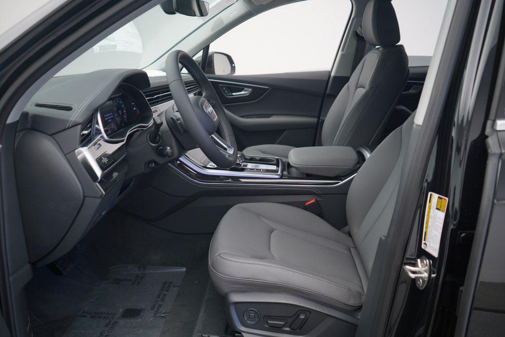new 2025 Audi Q7 car, priced at $72,995