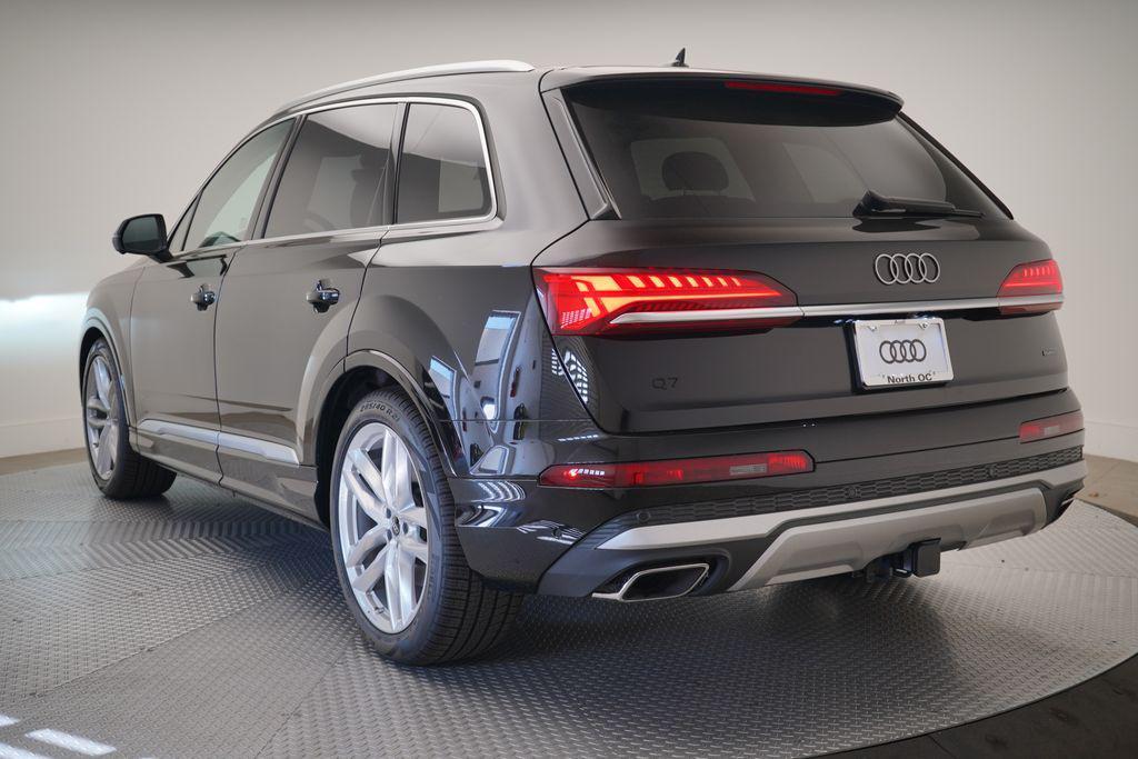 new 2025 Audi Q7 car, priced at $72,995