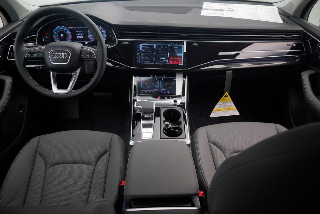 new 2025 Audi Q7 car, priced at $72,995