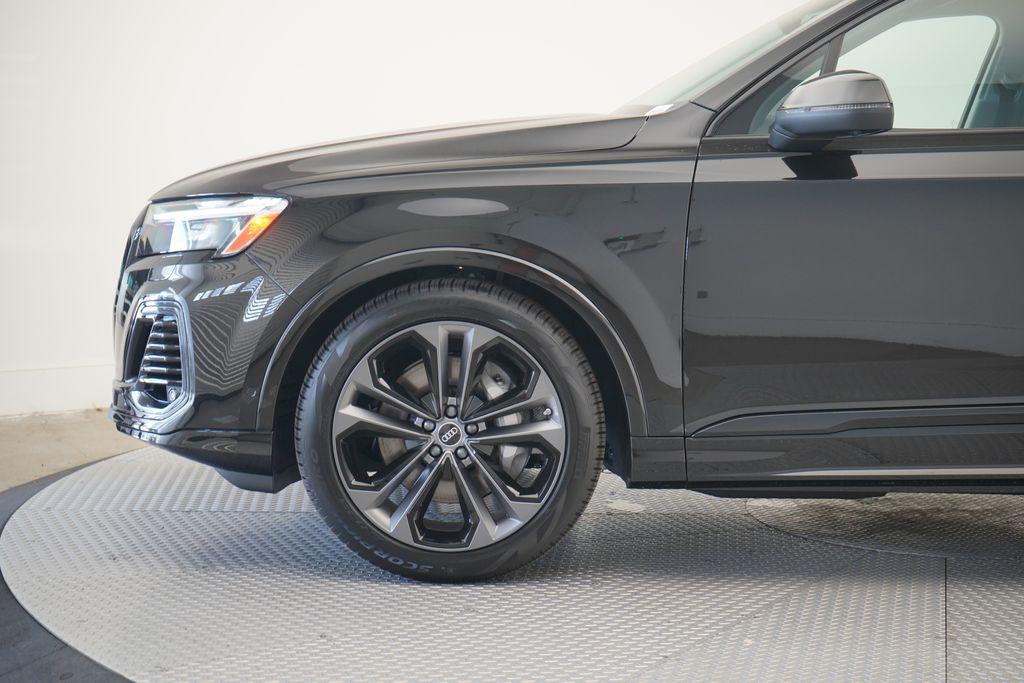 new 2025 Audi Q7 car, priced at $73,995