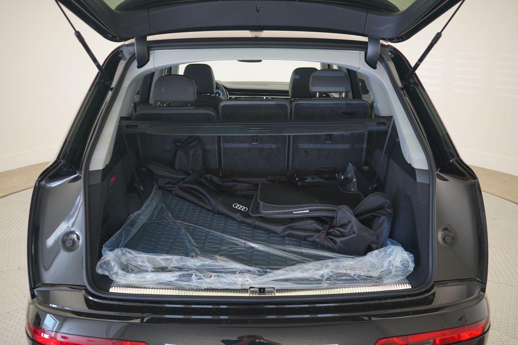 new 2025 Audi Q7 car, priced at $73,995