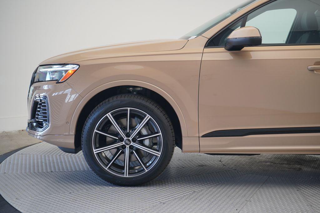 new 2025 Audi Q7 car, priced at $67,995