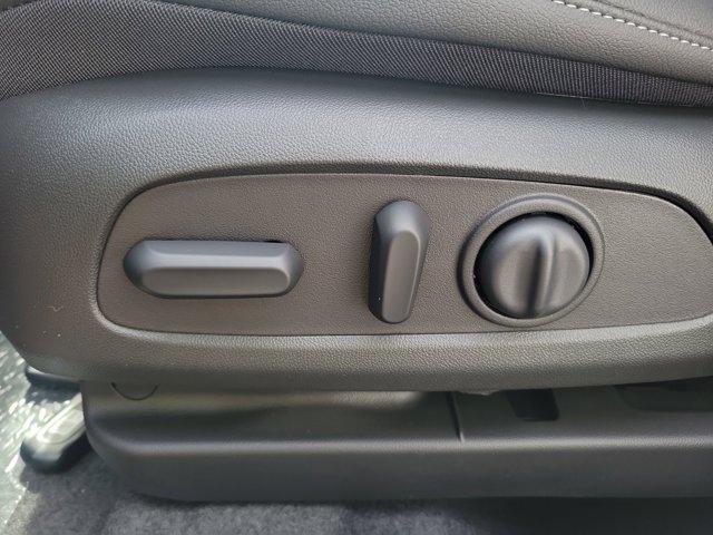 new 2025 Buick Envista car, priced at $27,280