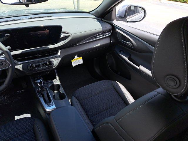 new 2025 Buick Envista car, priced at $27,280