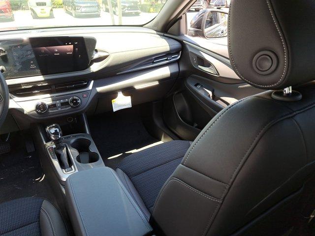 new 2025 Buick Envista car, priced at $25,690