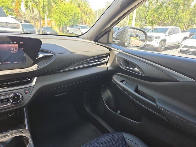new 2025 Buick Envista car, priced at $27,280