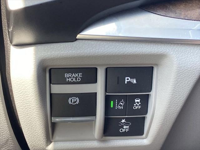 used 2020 Acura MDX car, priced at $27,496