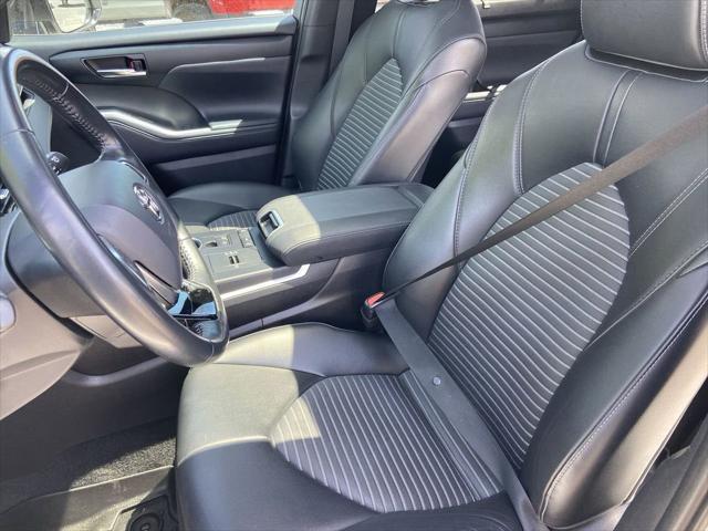 used 2021 Toyota Highlander car, priced at $34,396