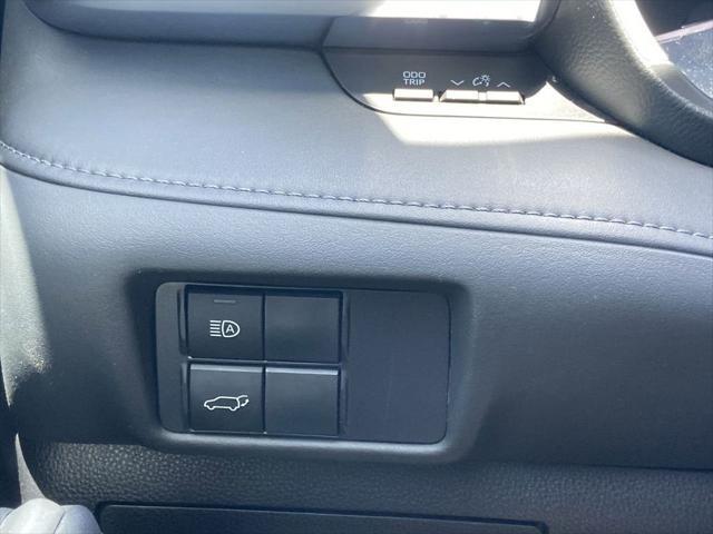 used 2021 Toyota Highlander car, priced at $34,396