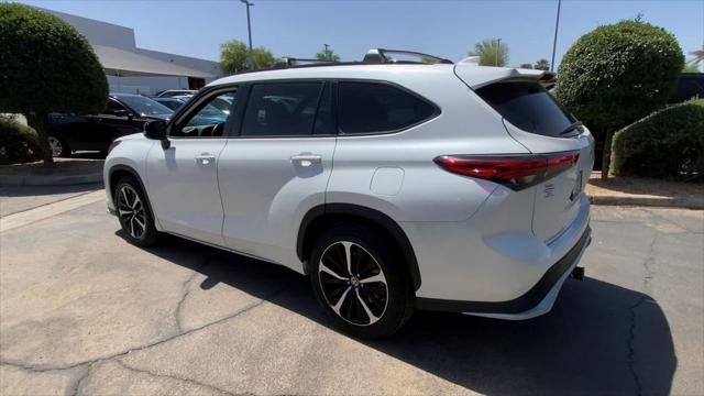 used 2021 Toyota Highlander car, priced at $34,396