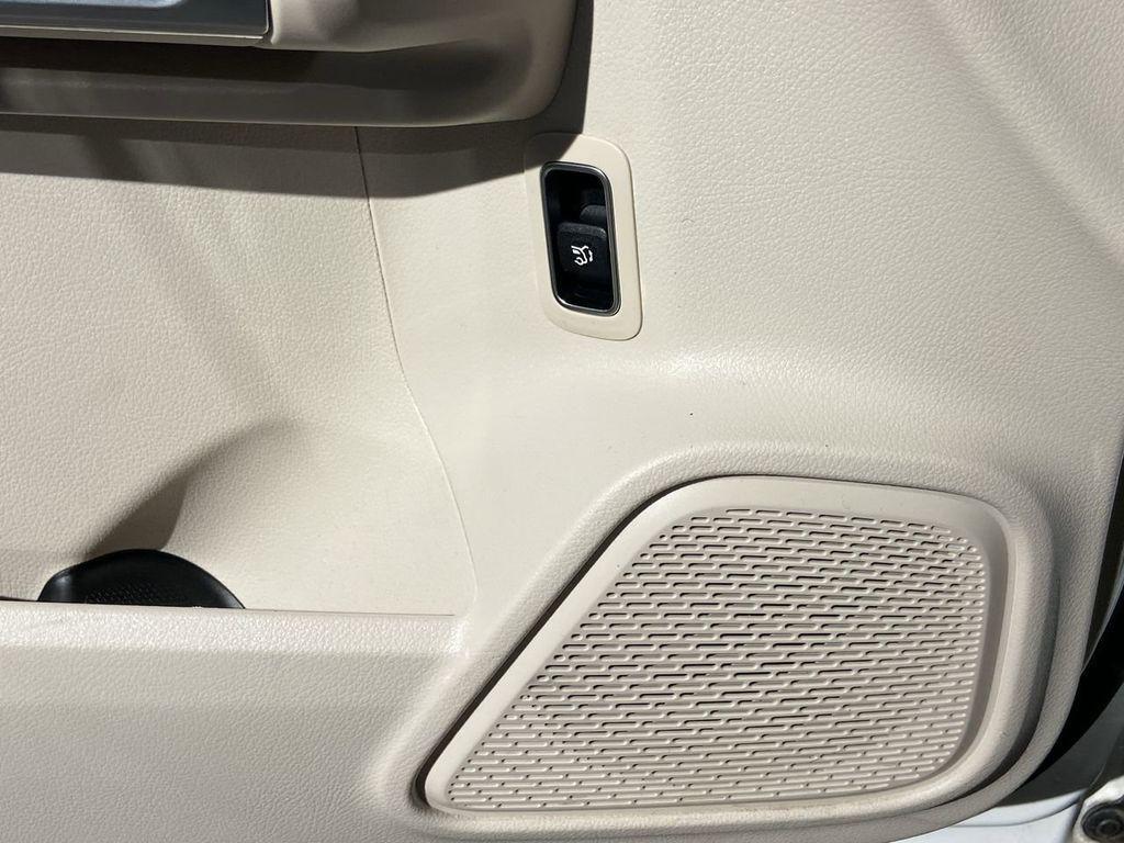 used 2020 Mercedes-Benz GLB 250 car, priced at $24,400