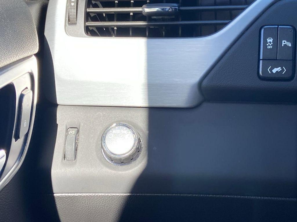 used 2020 GMC Yukon XL car, priced at $30,990