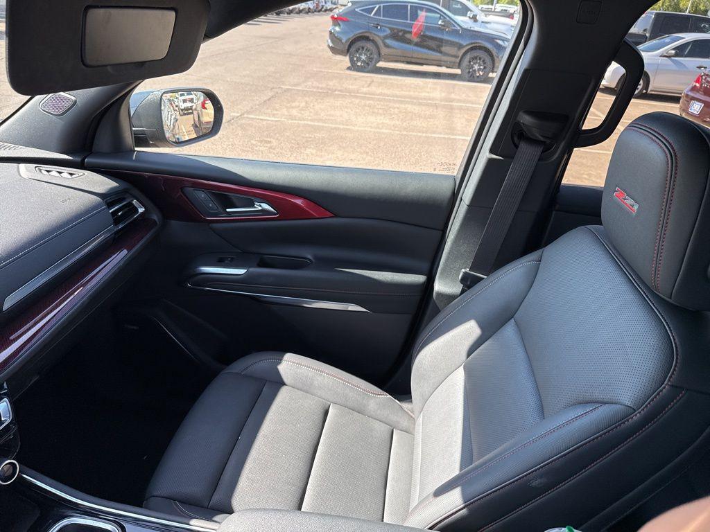 used 2024 Chevrolet Traverse car, priced at $45,996