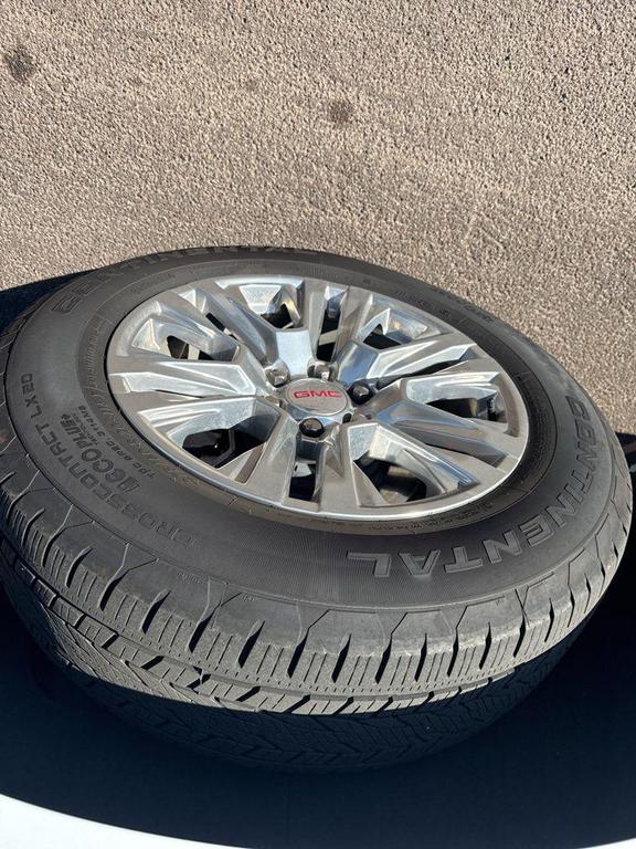 used 2025 GMC Yukon car, priced at $69,900