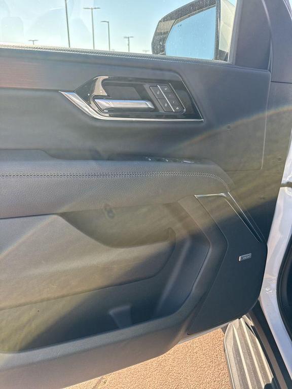 used 2025 GMC Yukon car, priced at $69,900