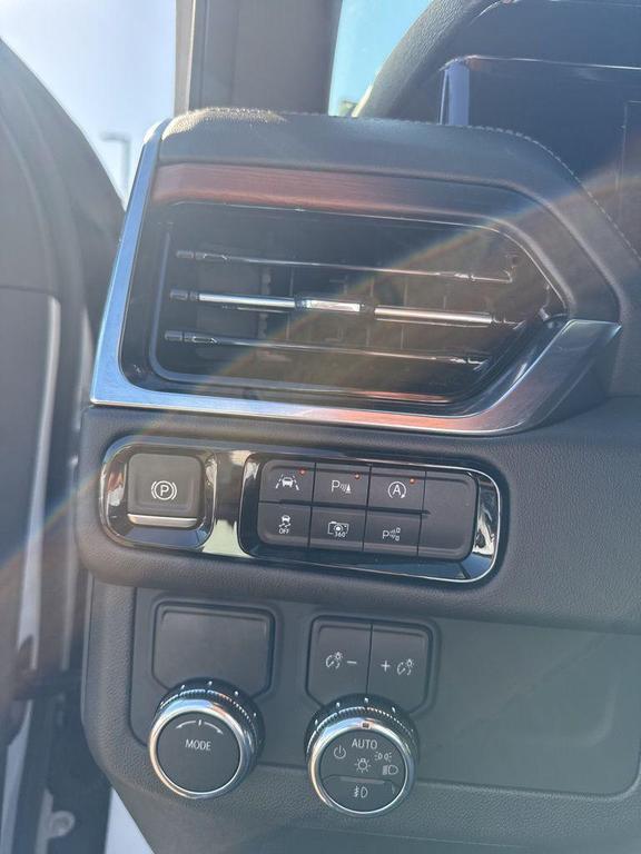 used 2025 GMC Yukon car, priced at $69,900