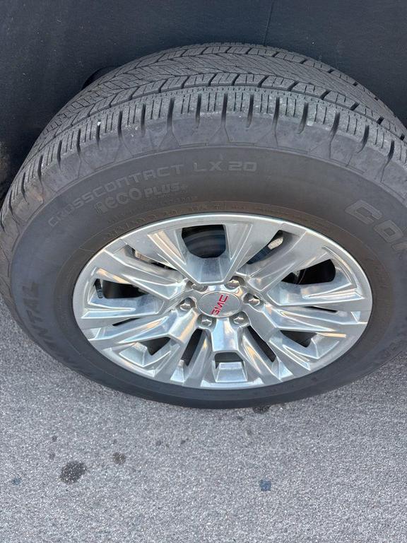 used 2025 GMC Yukon car, priced at $69,900