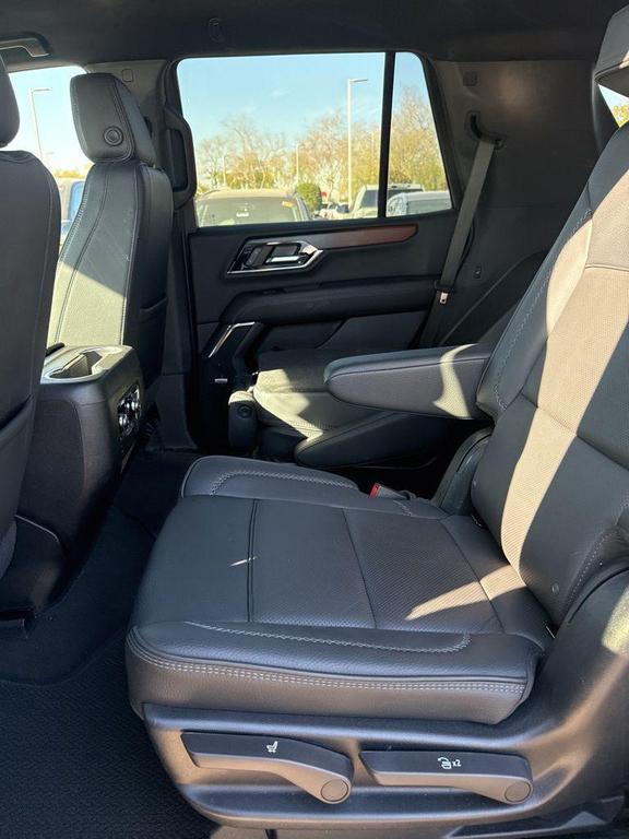 used 2025 GMC Yukon car, priced at $69,900