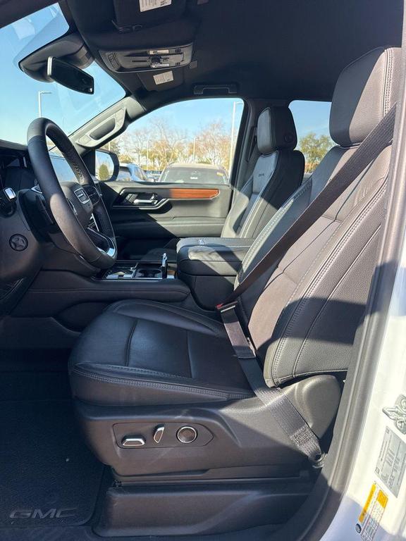 used 2025 GMC Yukon car, priced at $69,900
