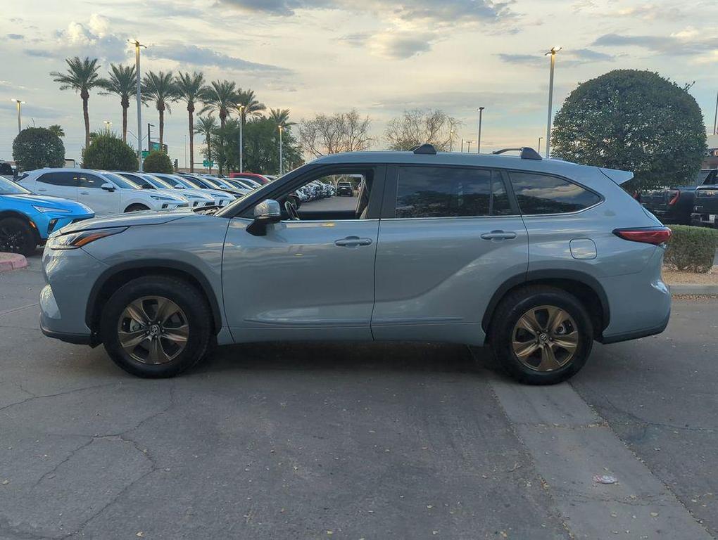 used 2023 Toyota Highlander Hybrid car, priced at $36,996