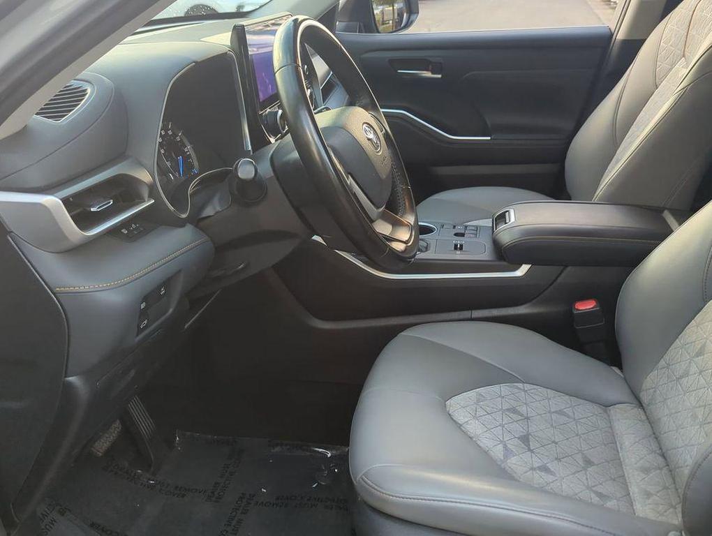 used 2023 Toyota Highlander Hybrid car, priced at $36,996
