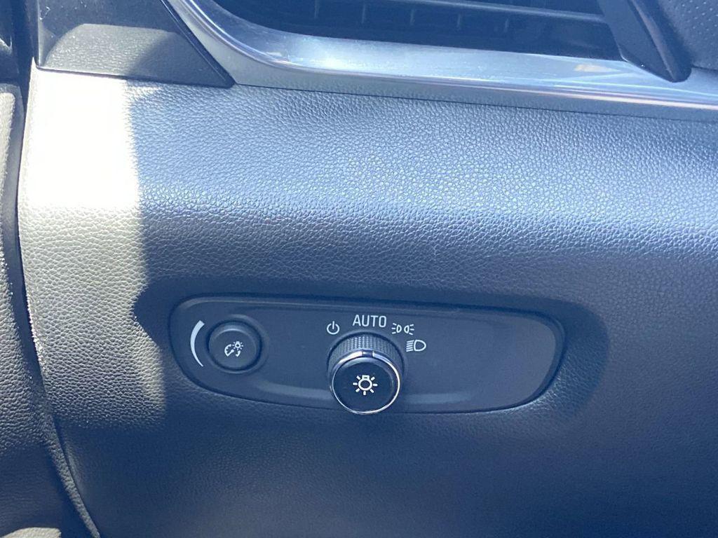 used 2023 Chevrolet Traverse car, priced at $31,286