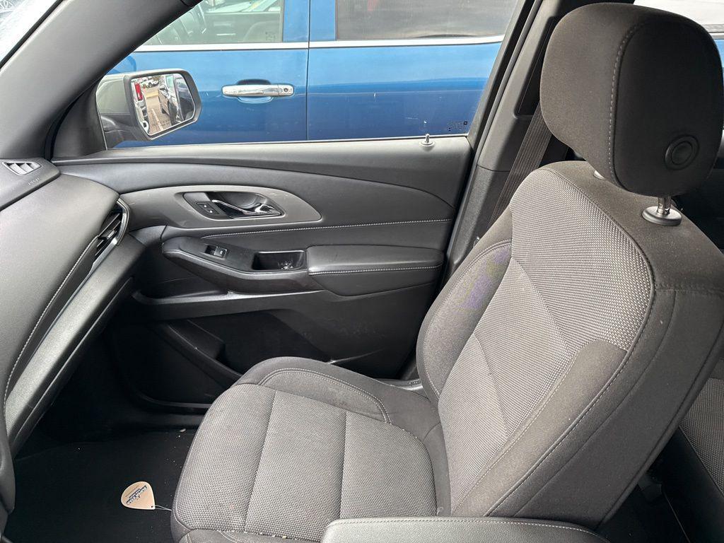 used 2023 Chevrolet Traverse car, priced at $22,368