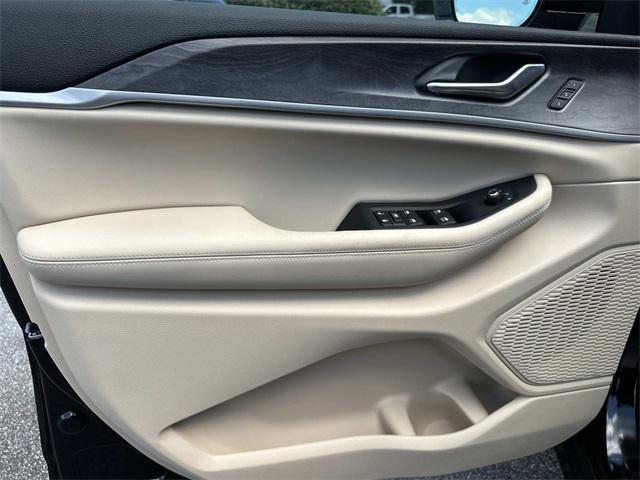 new 2025 Jeep Grand Cherokee car, priced at $45,638