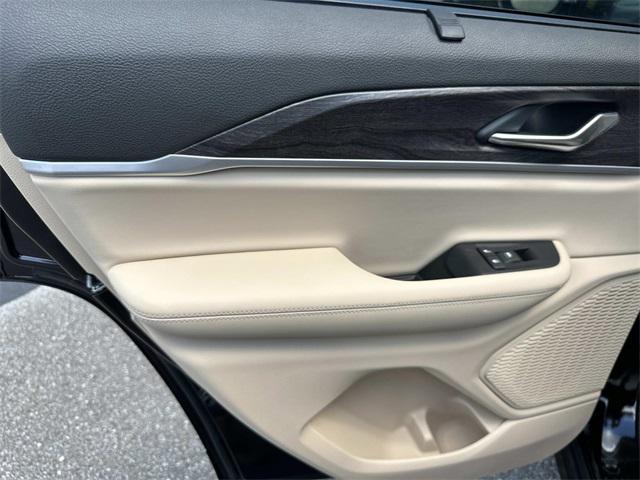new 2025 Jeep Grand Cherokee car, priced at $45,638