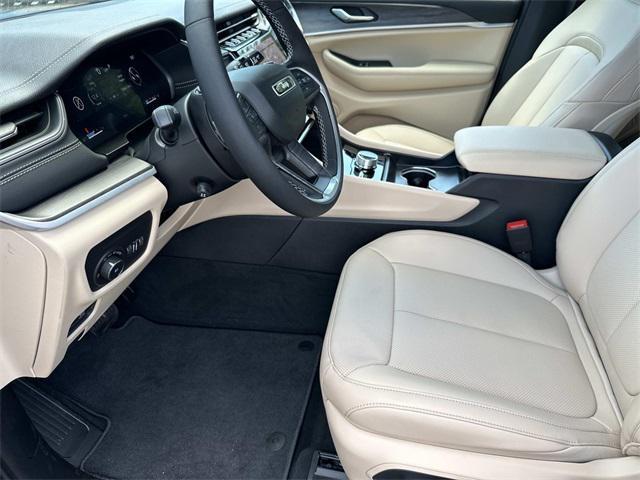 new 2025 Jeep Grand Cherokee car, priced at $45,638