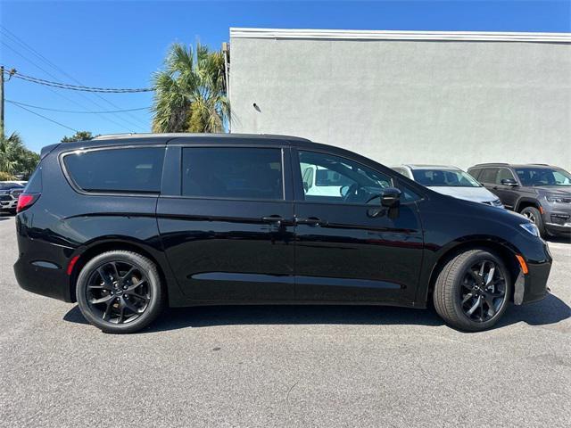 new 2024 Chrysler Pacifica car, priced at $42,460