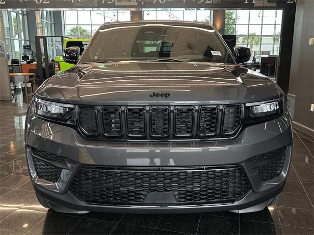 new 2025 Jeep Grand Cherokee car, priced at $45,600