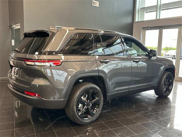 new 2025 Jeep Grand Cherokee car, priced at $45,600