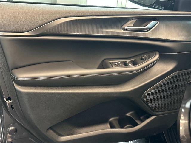 new 2025 Jeep Grand Cherokee car, priced at $45,600