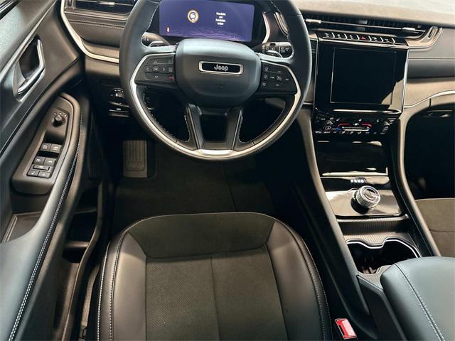 new 2025 Jeep Grand Cherokee car, priced at $45,600